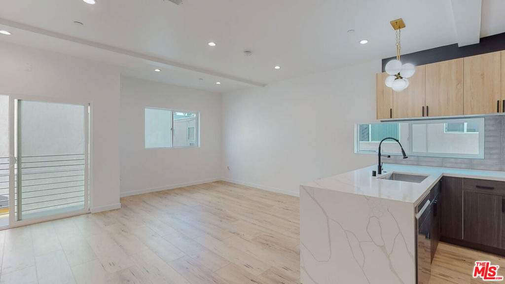 16012 Cantlay Street - Photo 2