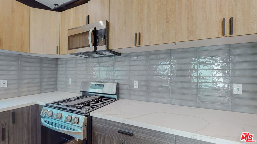 16012 Cantlay Street - Photo 8