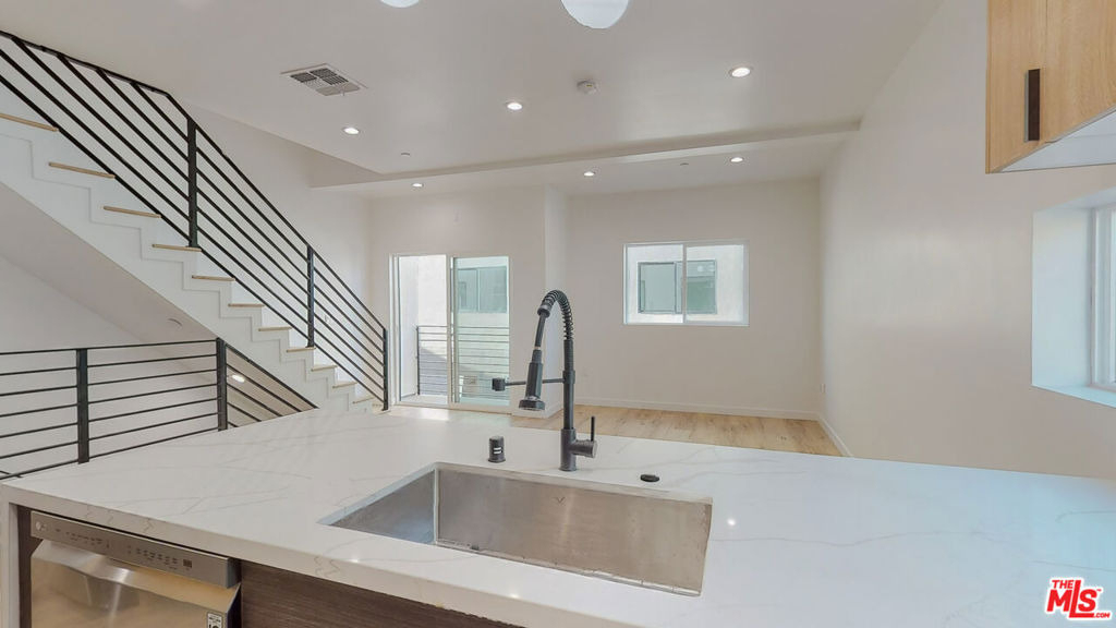 16012 Cantlay Street - Photo 6