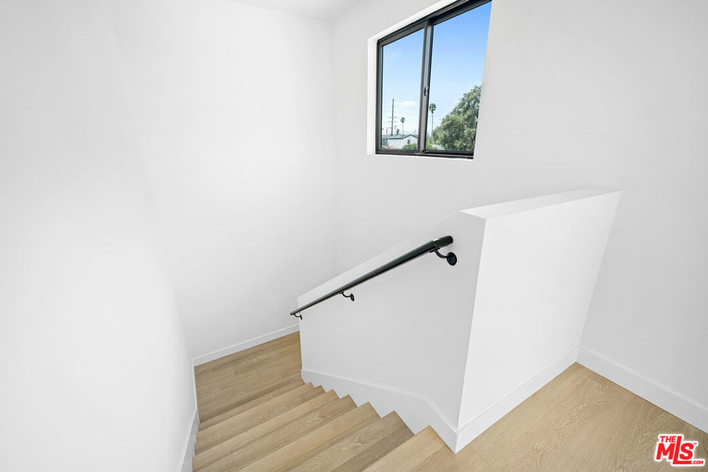 5826 Craner Avenue - Photo 18
