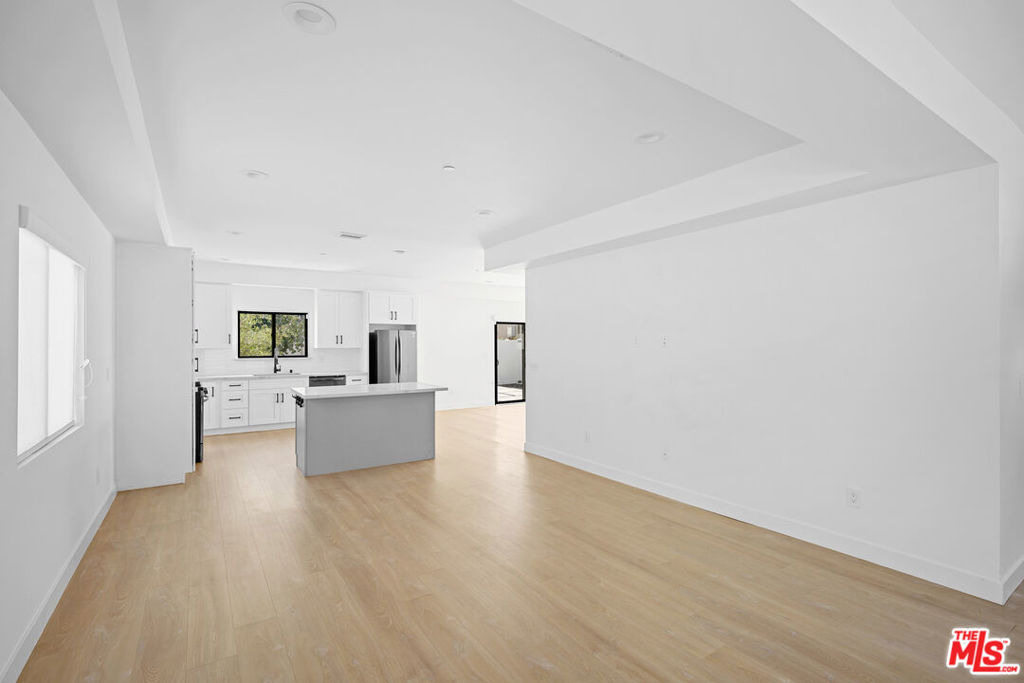 5826 Craner Avenue - Photo 6