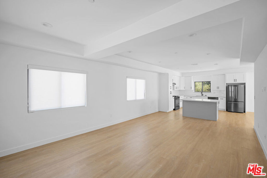 5826 Craner Avenue - Photo 2