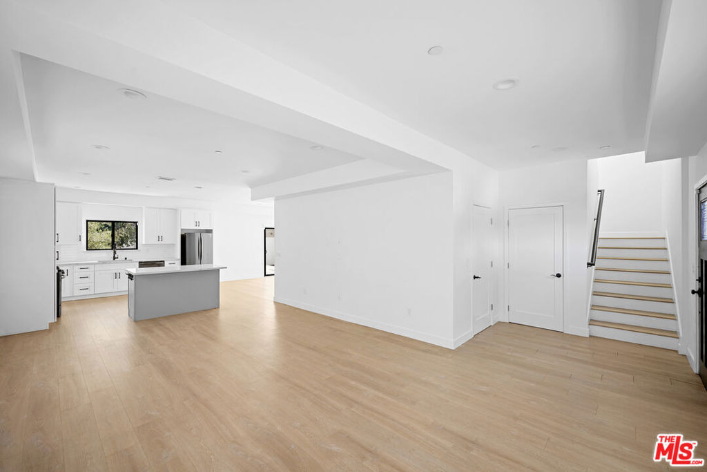5826 Craner Avenue - Photo 5