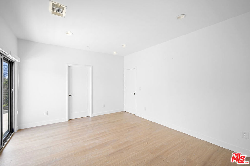 5826 Craner Avenue - Photo 21