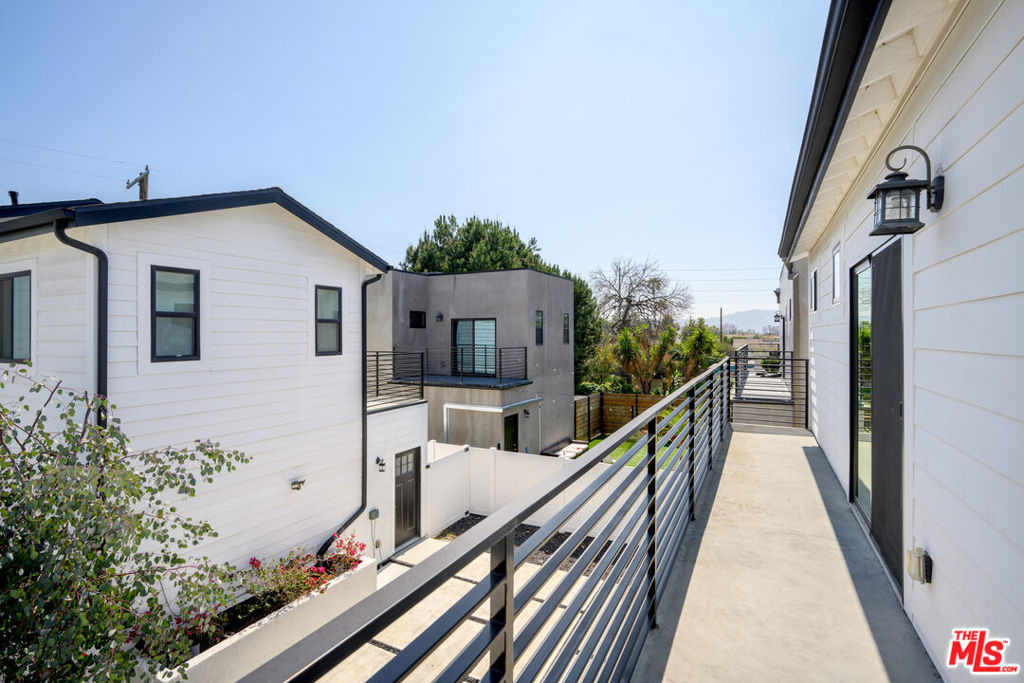 5826 Craner Avenue - Photo 23