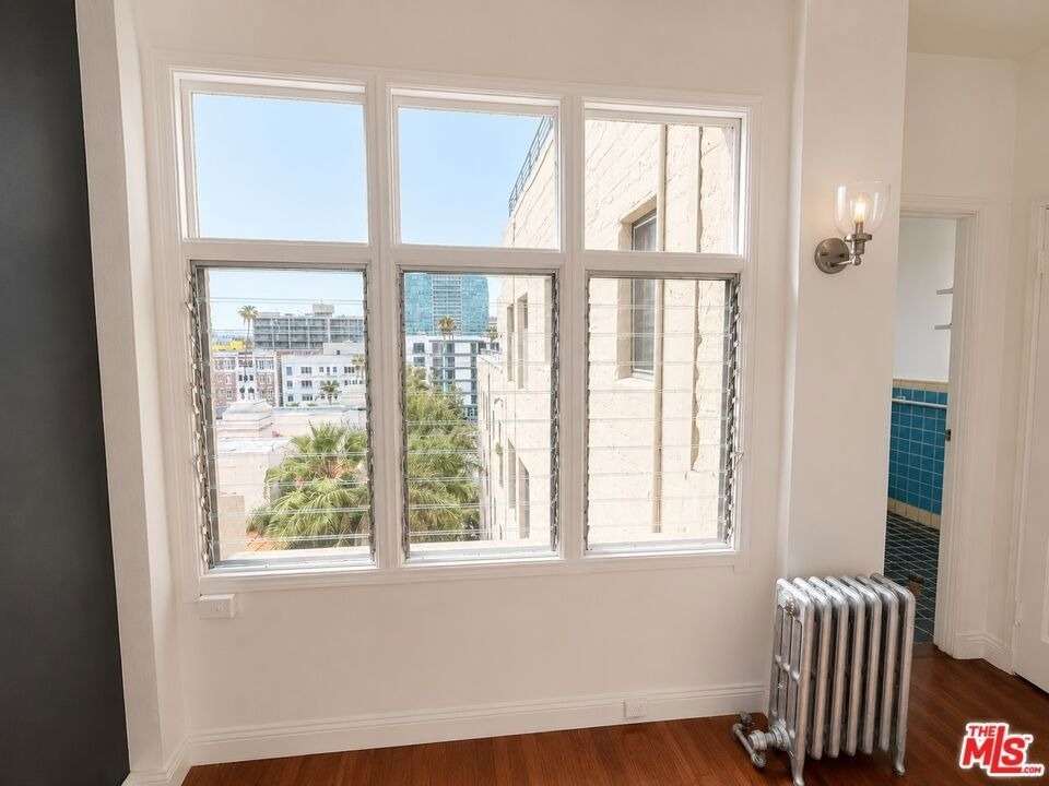 634 S Gramercy Place - Photo 1