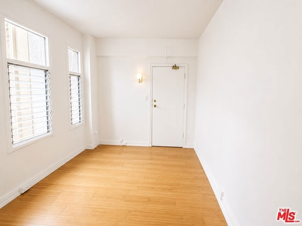 634 S Gramercy Place - Photo 0