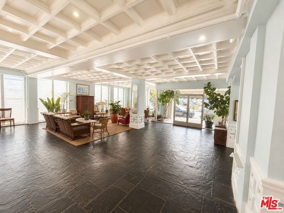 634 S Gramercy Place - Photo 5