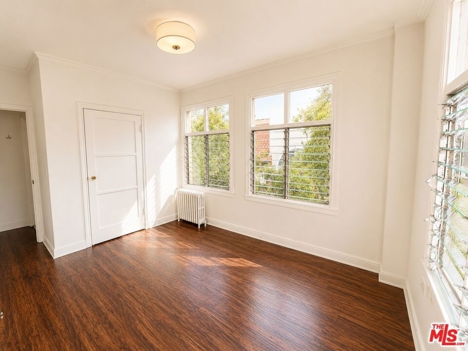 634 S Gramercy Place - Photo 1