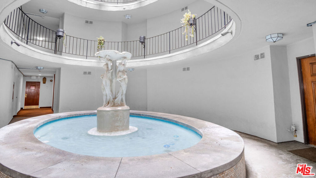 2260 N Cahuenga Boulevard - Photo 24