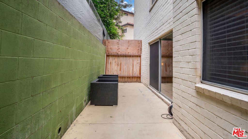 2260 N Cahuenga Boulevard - Photo 22