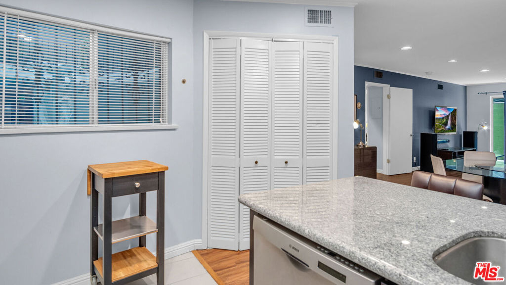2260 N Cahuenga Boulevard - Photo 11