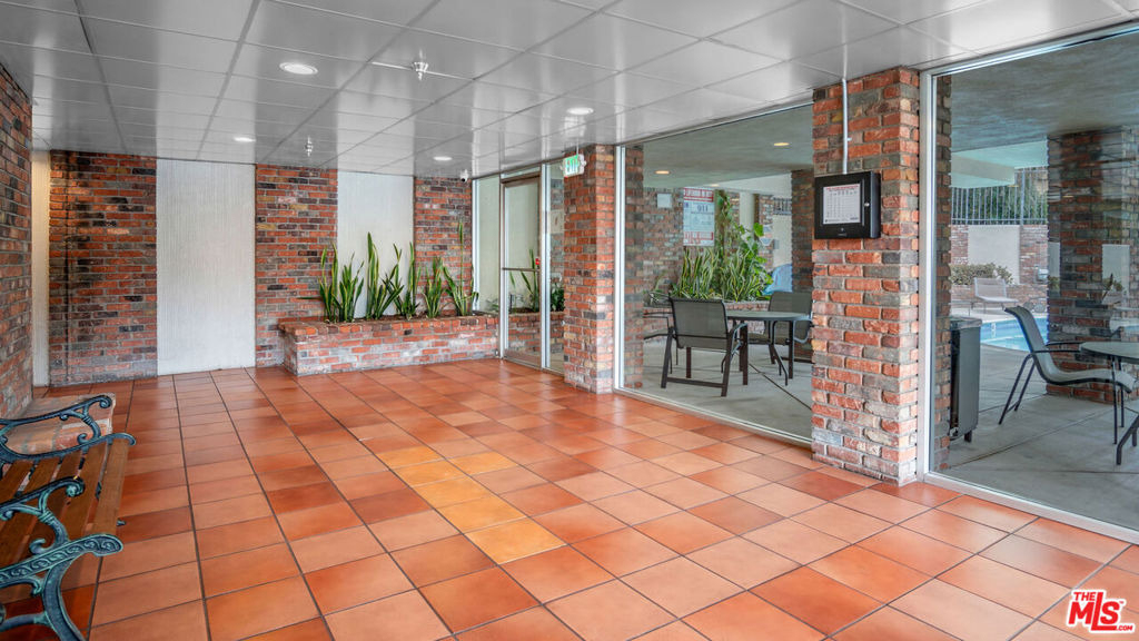 2260 N Cahuenga Boulevard - Photo 27