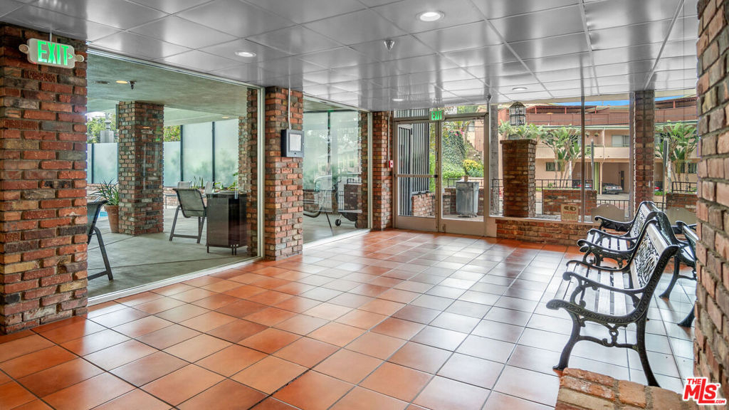 2260 N Cahuenga Boulevard - Photo 28