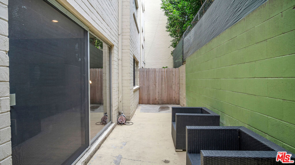 2260 N Cahuenga Boulevard - Photo 21