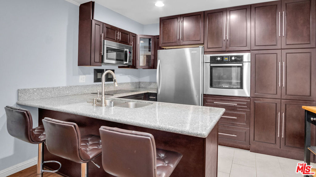 2260 N Cahuenga Boulevard - Photo 9