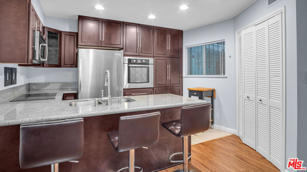 2260 N Cahuenga Boulevard - Photo 8