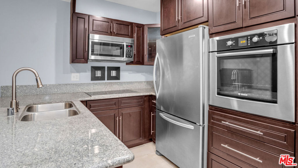 2260 N Cahuenga Boulevard - Photo 10