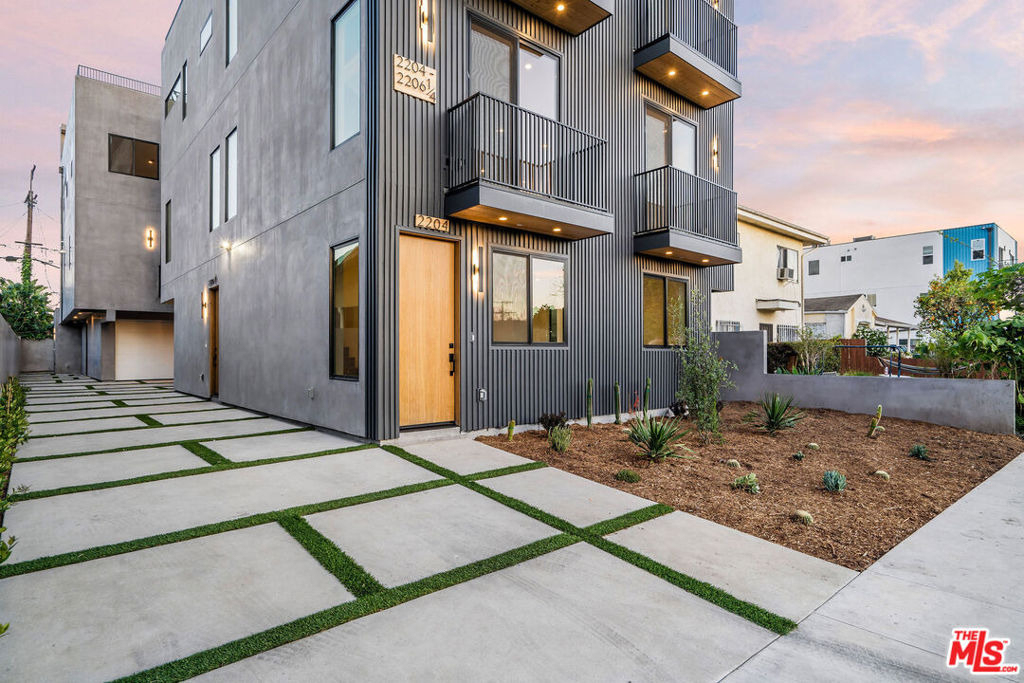 2204 1/2 Carmona Avenue - Photo 24