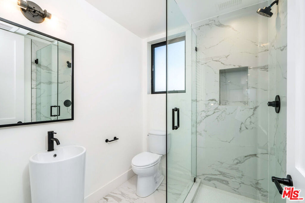 2204 1/2 Carmona Avenue - Photo 30