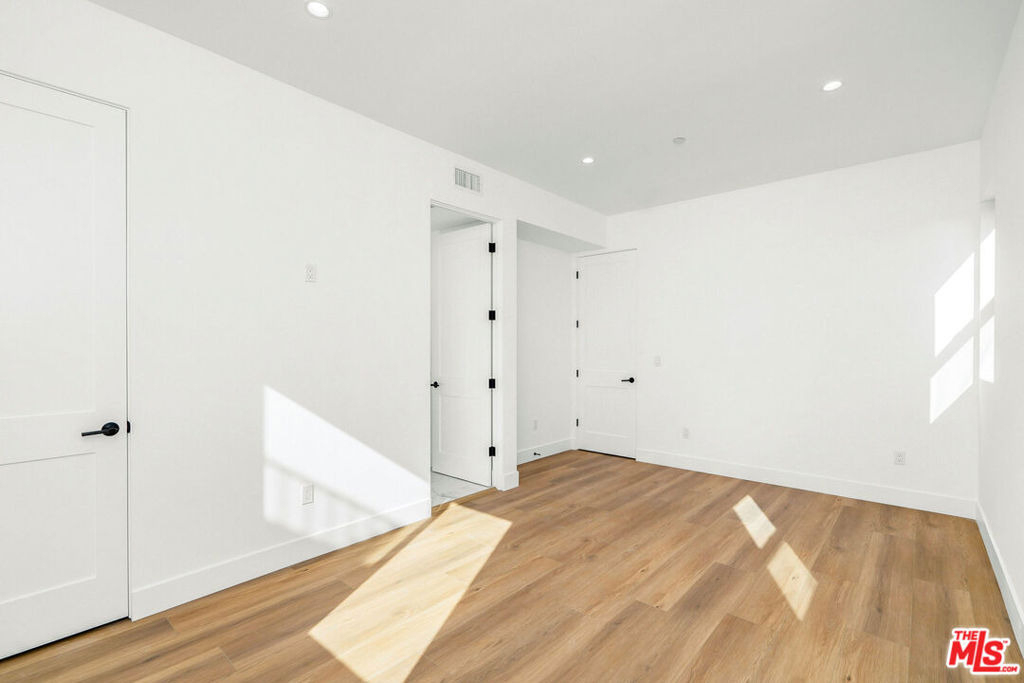 2204 1/2 Carmona Avenue - Photo 10