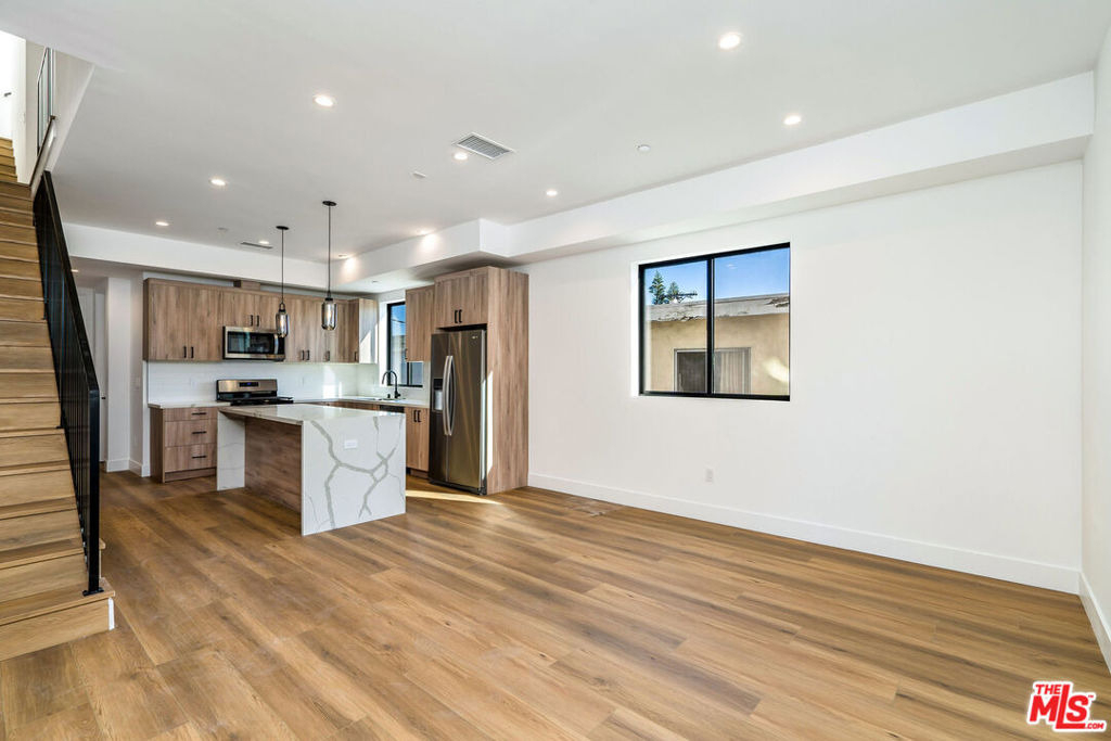 2204 1/2 Carmona Avenue - Photo 6
