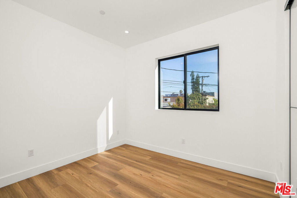 2204 1/2 Carmona Avenue - Photo 12