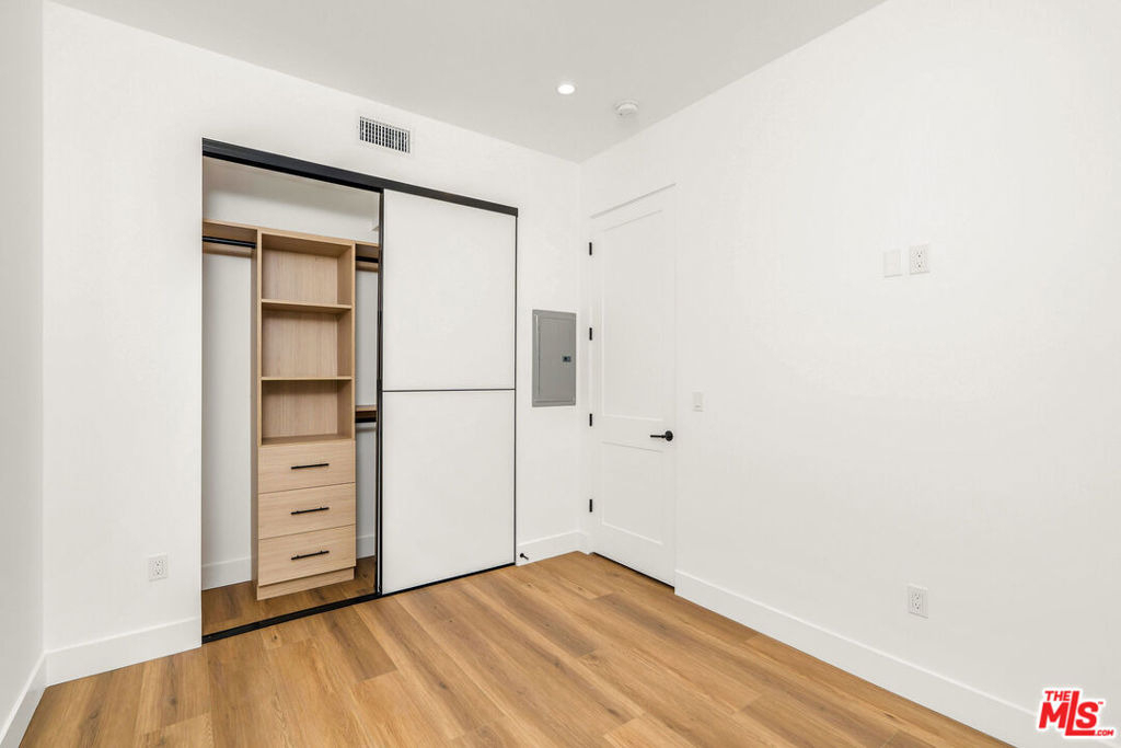 2204 1/2 Carmona Avenue - Photo 13