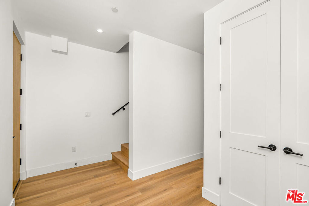 2204 1/2 Carmona Avenue - Photo 16