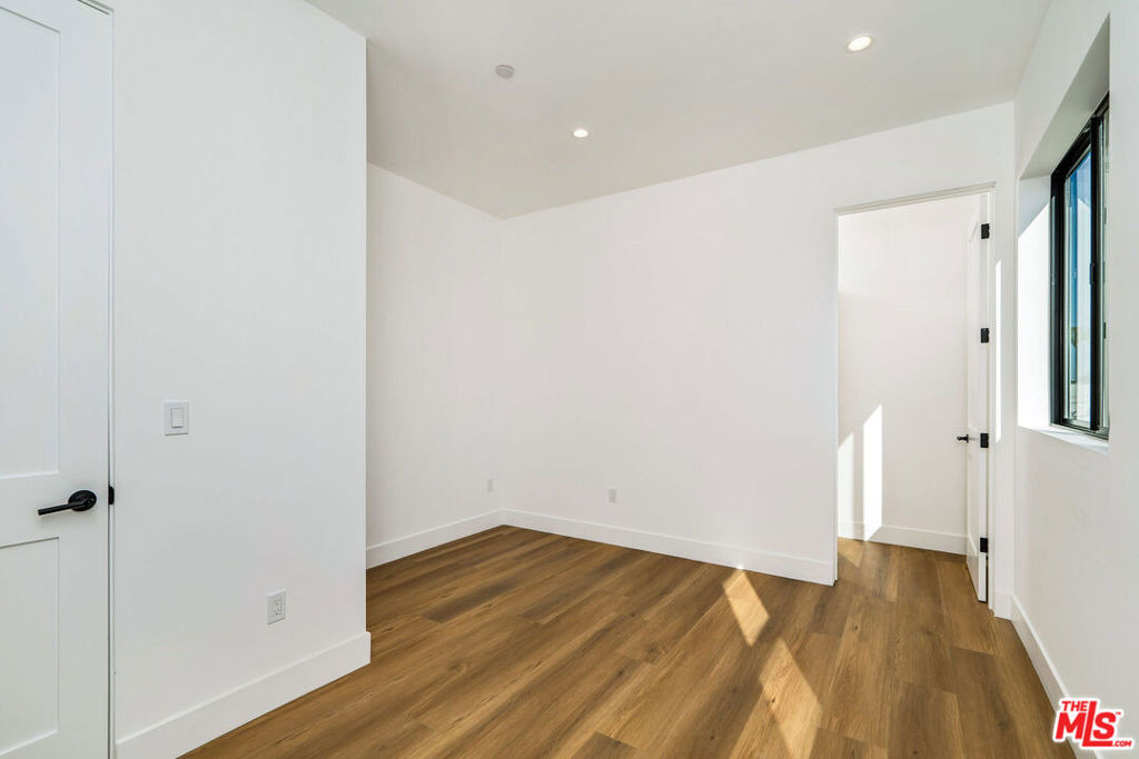2204 1/2 Carmona Avenue - Photo 18