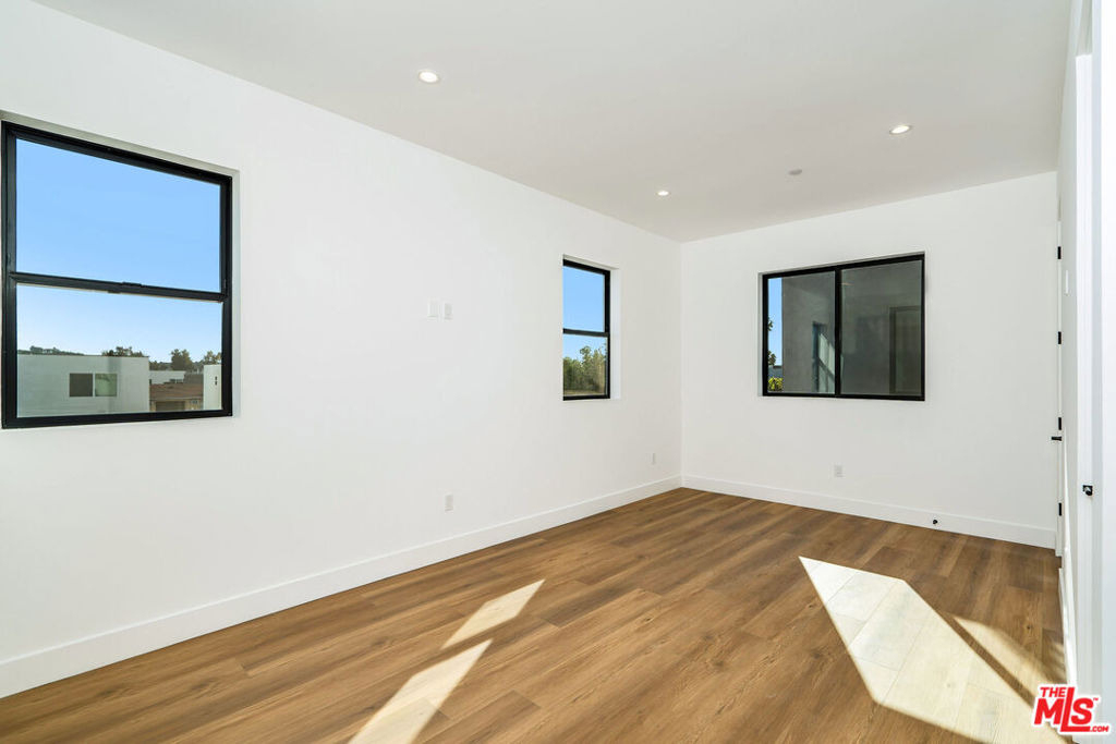 2204 1/2 Carmona Avenue - Photo 15