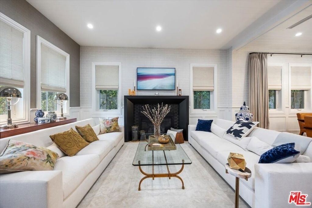 4225 Alcove Avenue - Photo 3