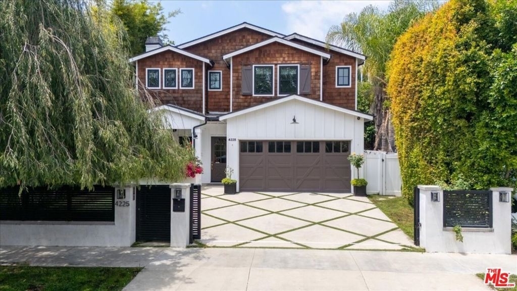 4225 Alcove Avenue - Photo 1