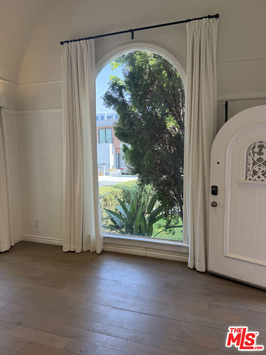 459 S Holt Avenue - Photo 3