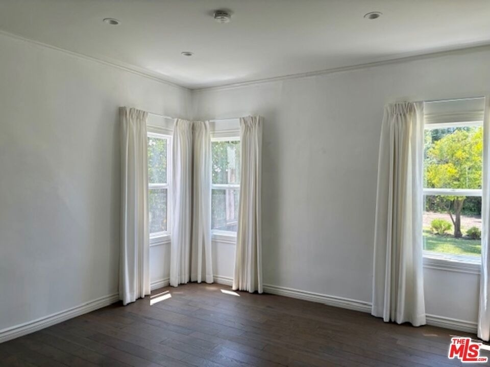 459 S Holt Avenue - Photo 16