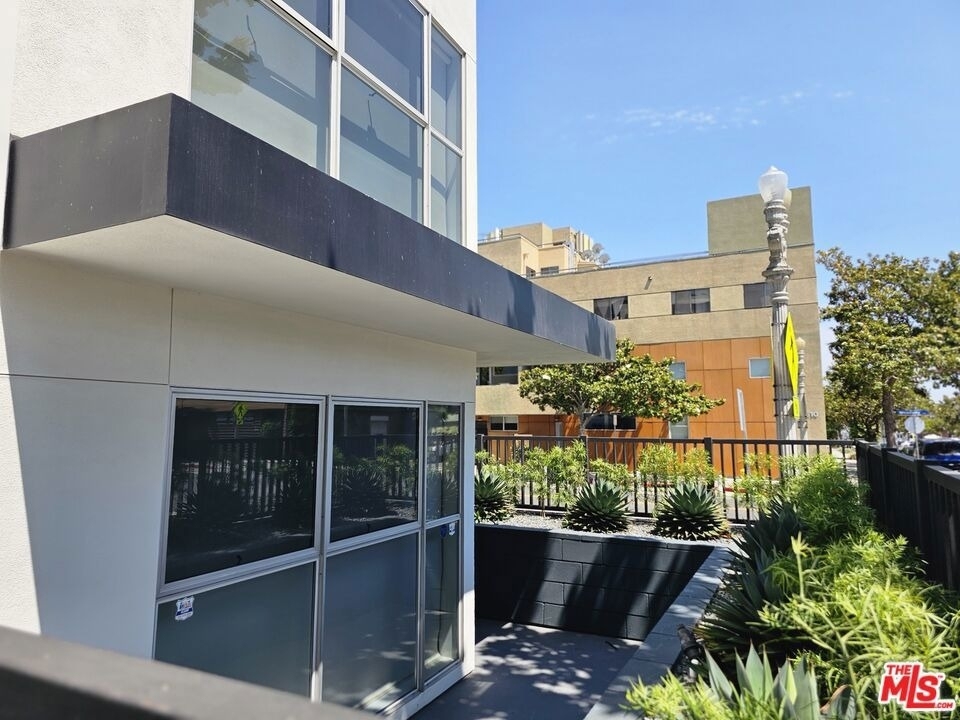 1617 Broadway - Photo 10