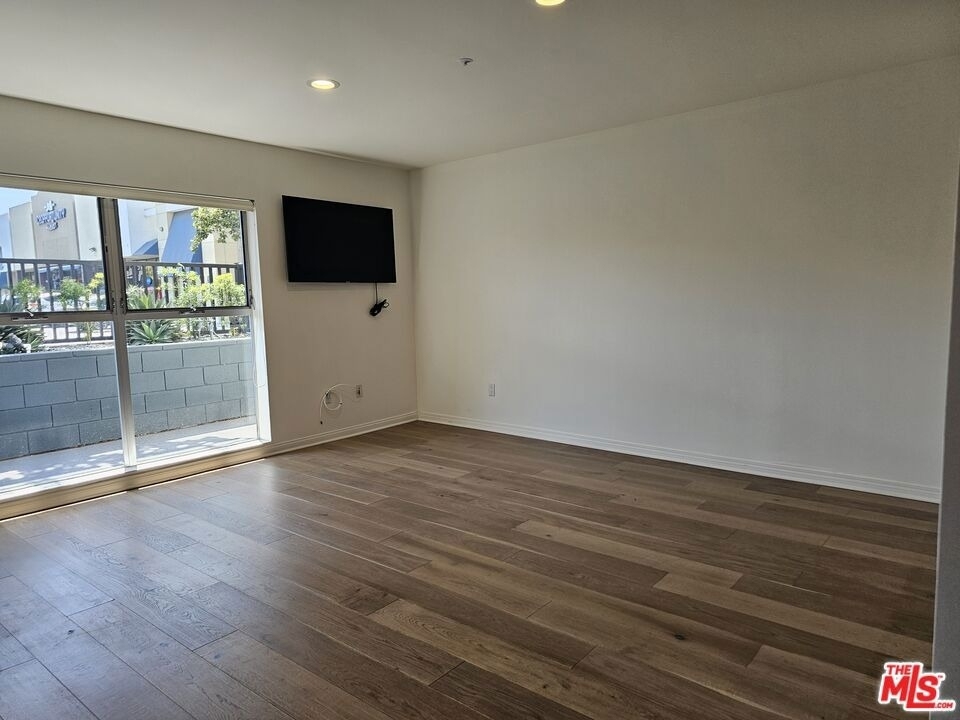 1617 Broadway - Photo 5