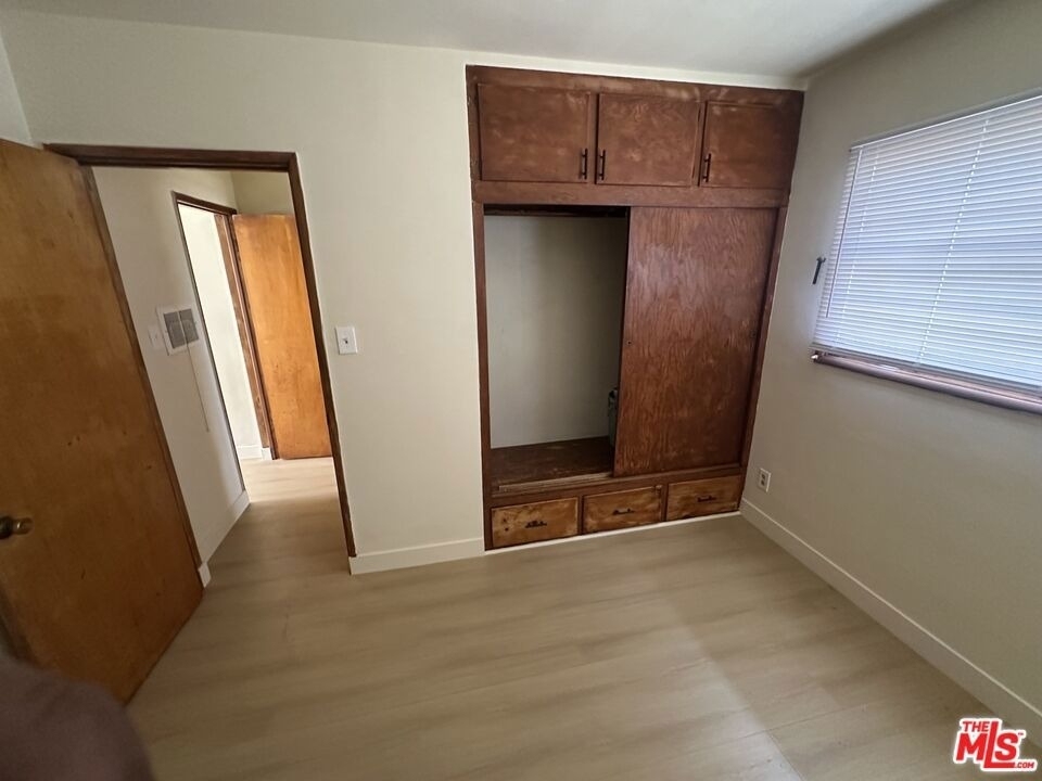 1021 1/2 W 90th Street - Photo 6