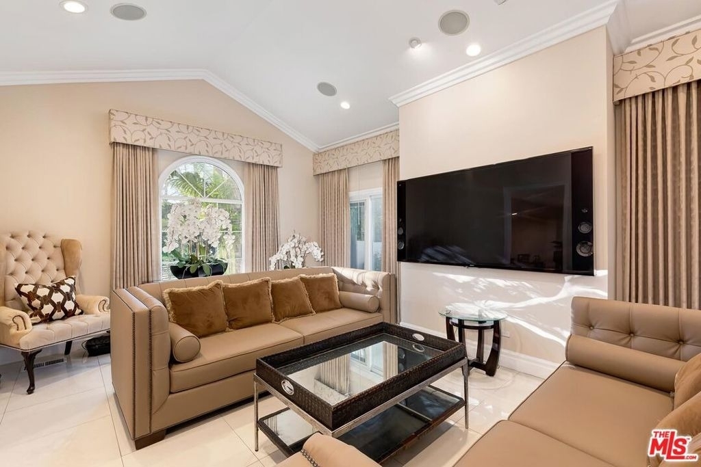 200 S Linden Drive - Photo 2