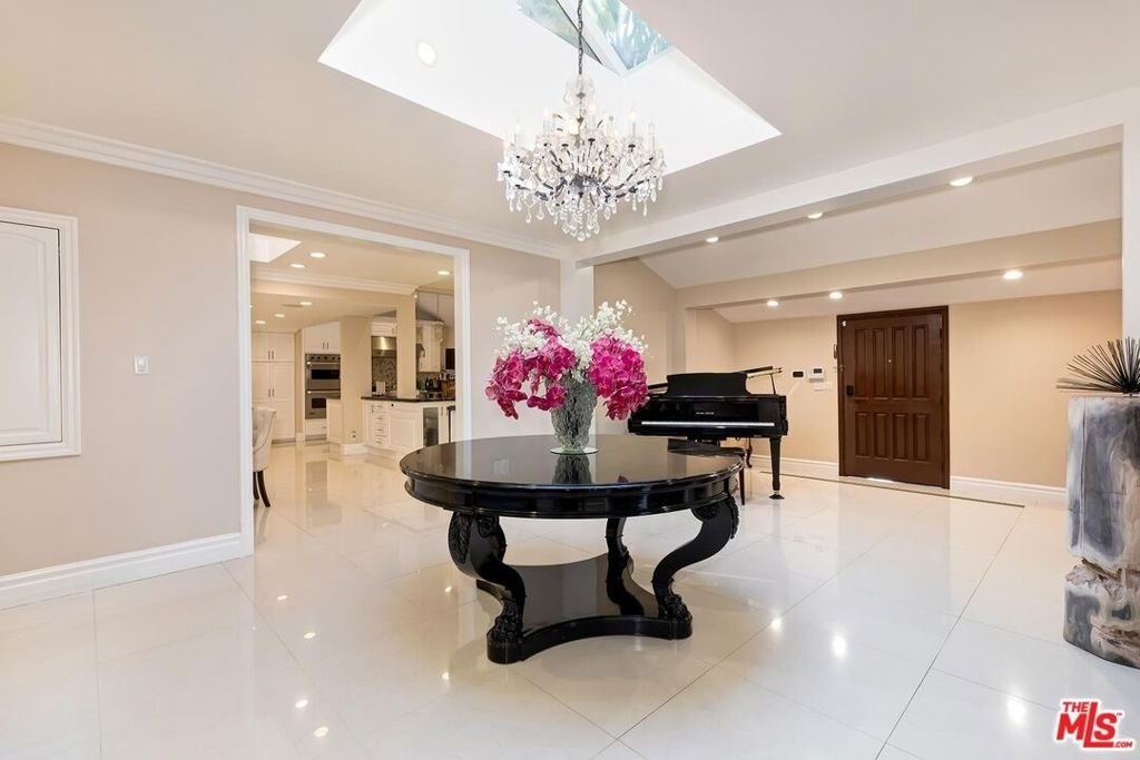 200 S Linden Drive - Photo 1