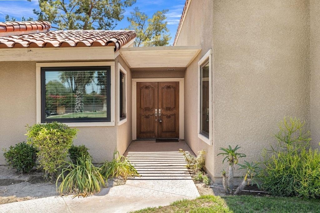 23 Tennis Club Drive - Photo 2