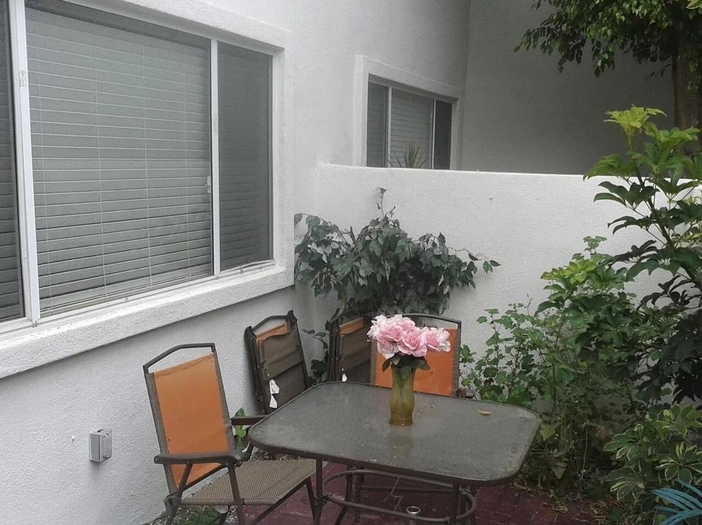 18555 Collins Street - Photo 3