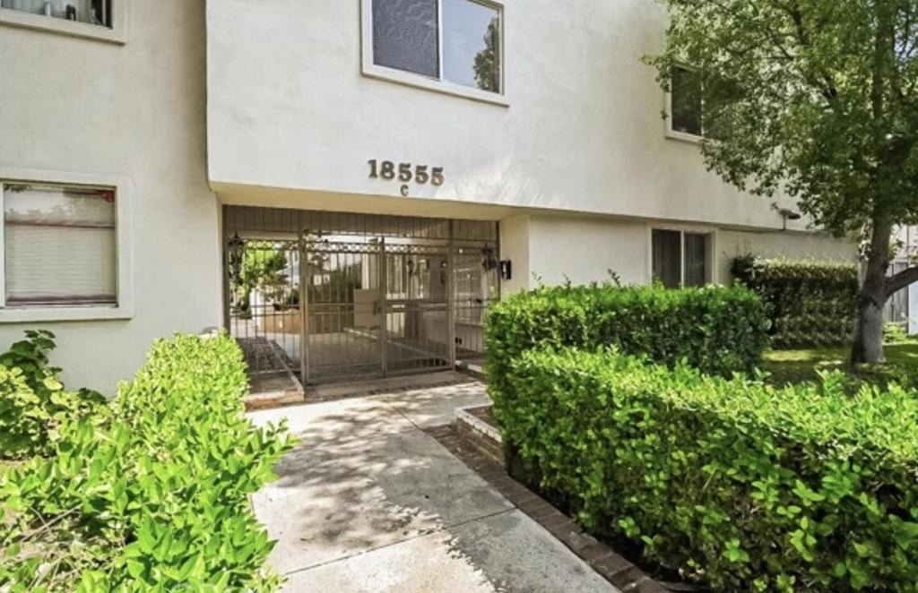 18555 Collins Street - Photo 1