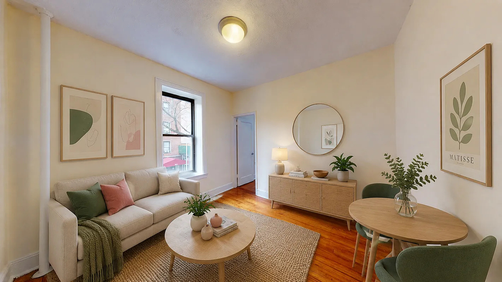 Cozy 2 bedroom East 38st Street - Photo 0