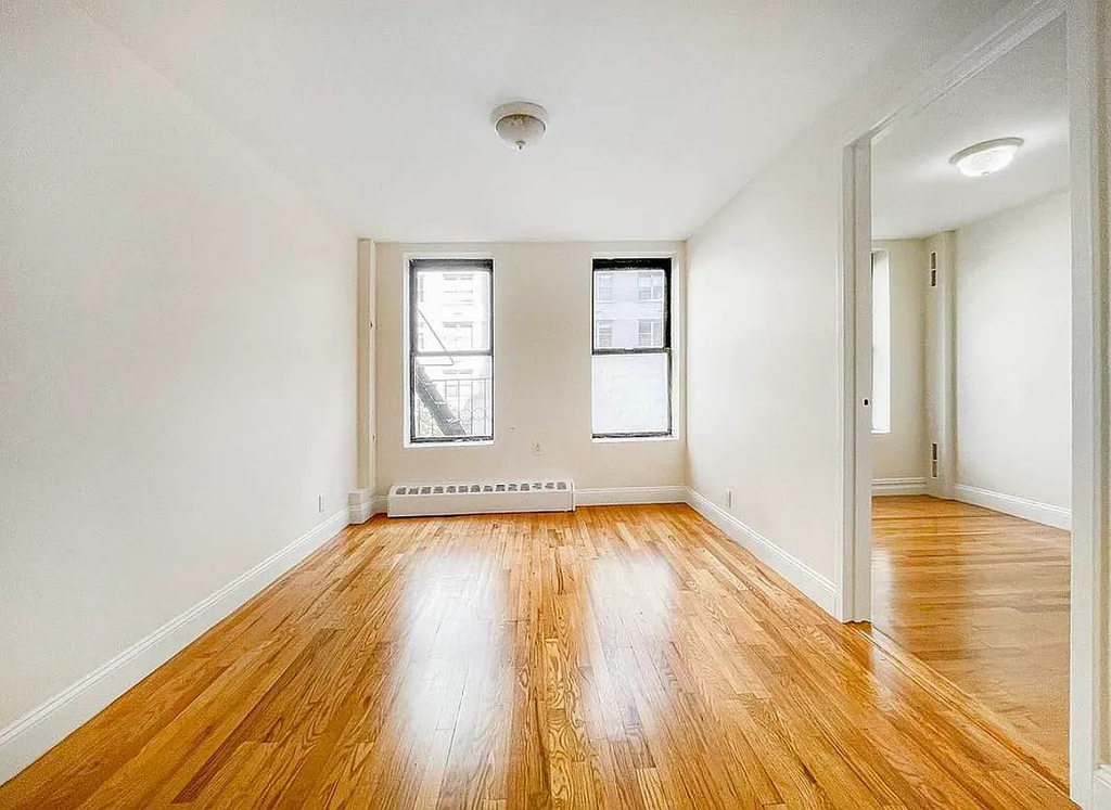 Untraditional railroad 2bed room apartment 516 East 80th Street - Photo 3