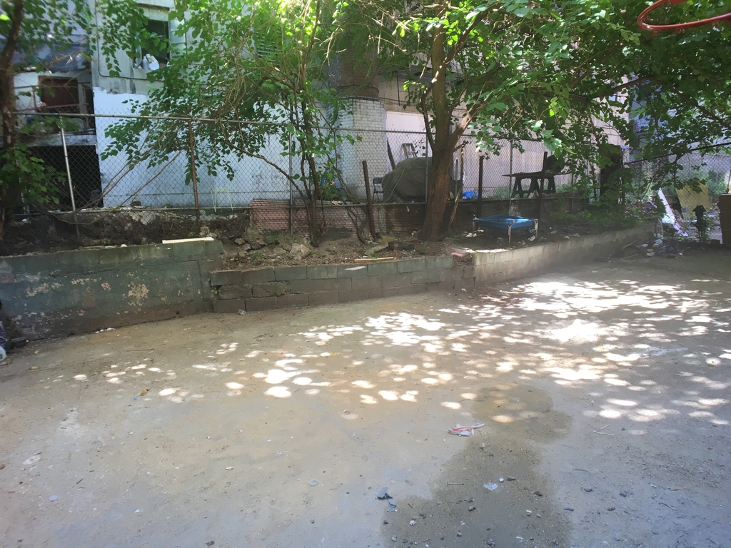Nagle Avenue - Photo 4