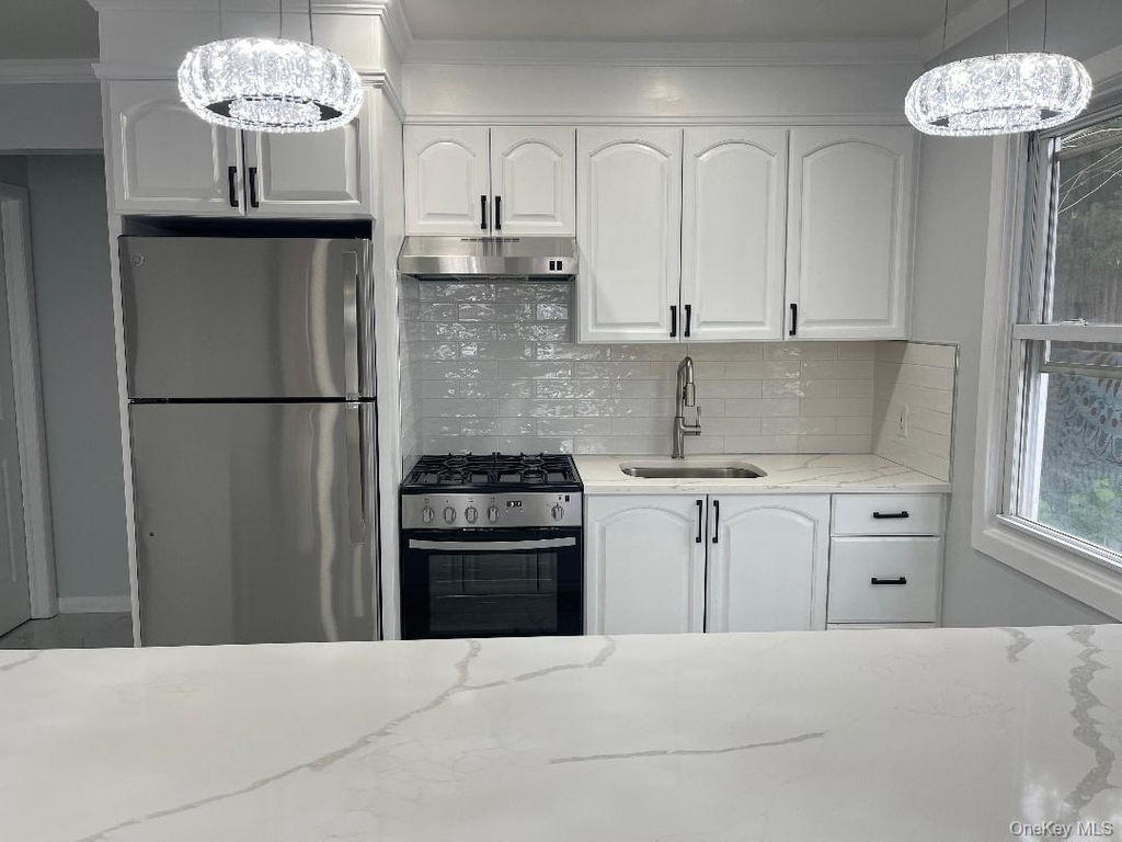 137 Pacific Boulevard - Photo 2