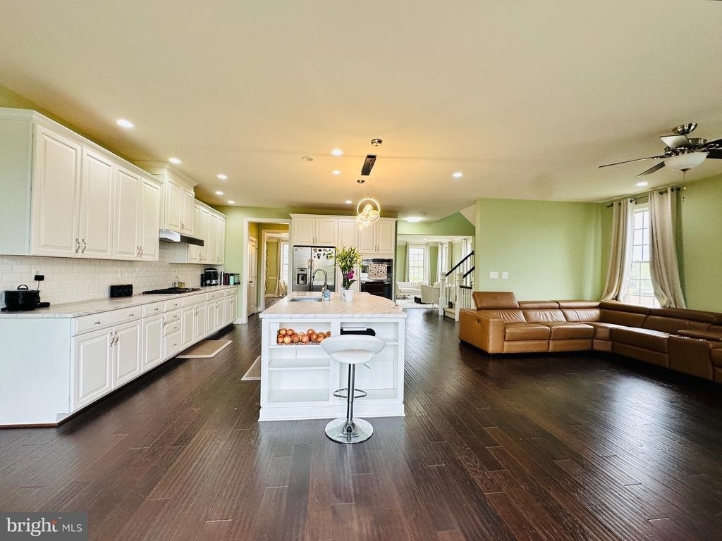 22611 Windsor Locks Square - Photo 2