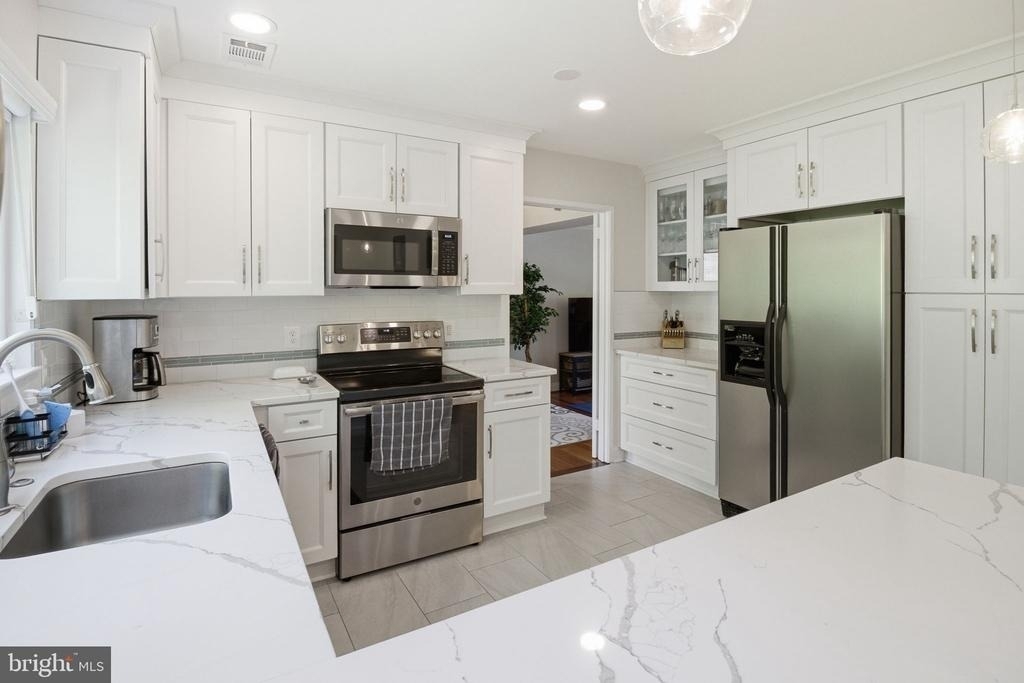 1509 Farsta Court - Photo 4