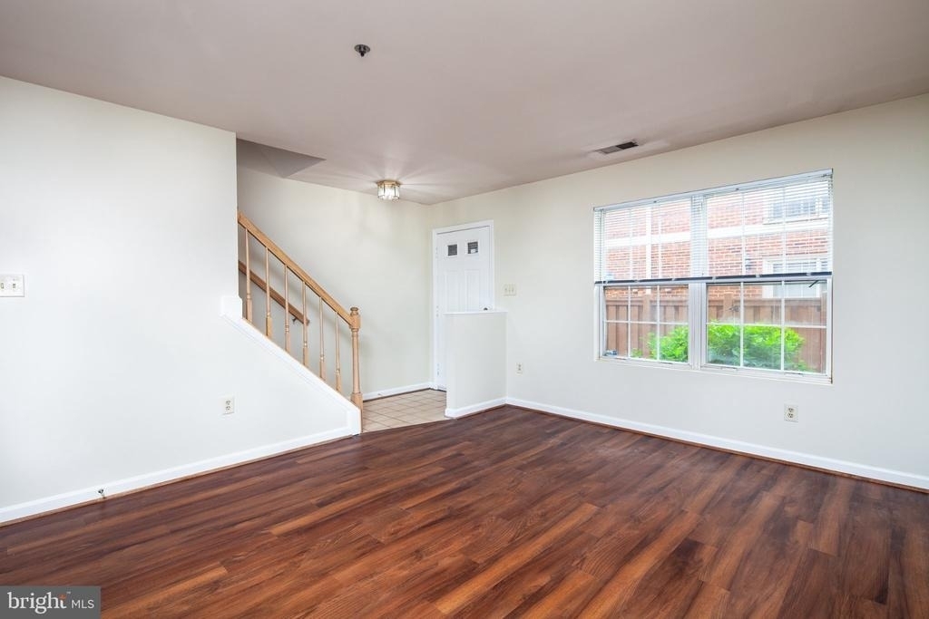 3040 S Glebe Road S - Photo 1